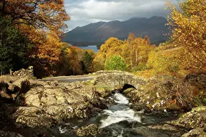 Derwent: Ashness Bridge in autumn looking towards Derwent