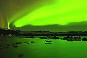 Event: Aurora Borealis over icebergs in Jokulsarlon