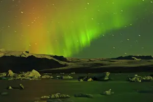 Event: Aurora Borealis over icebergs in Jokulsarlon