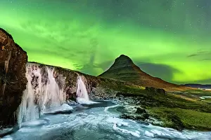 Vesturland: Aurora Borealis, Kirkjufellsfoss with Mount Kirjufell