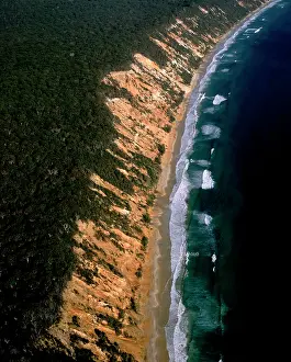 Auscape - Named Photographers: Australia - aerial of Sand cliffs