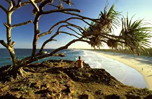 Auscape - Named Photographers: Australia - Beachgoer enjoying landscape of the