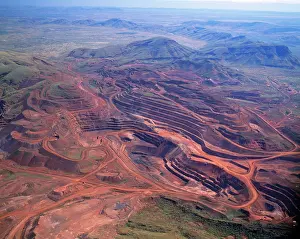 Mining: Australia - mining iron ore-open cut mine