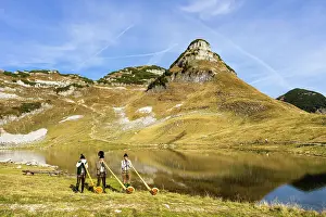 Sixty: The Austrian alphorn trio Klangholz plays the alphorn at the