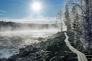 Norrbotten: Autumn atmosphere with fog on the river in the evening