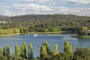 Leave: Autumn Color, Tourist Boat, and Lake Burley