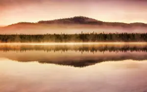 Norrbotten: Autumnal fog atmosphere on the lake shore in the