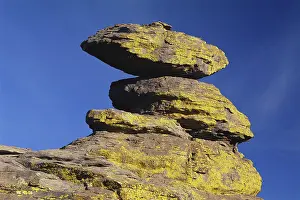 Crumbly: Balanced Rocks in Arizona