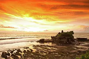 Bluff: Bali, Indonesia. Tanah Lot, one of Indonesian's