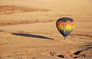 Balloon: Balloon Safari - the balloon over eroded landscape