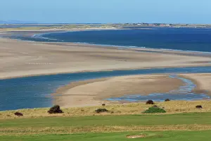 Lindisfarne: Bamburgh Castle Golf Course - looking northwards