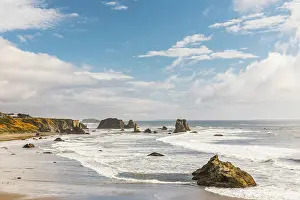 Stack: Bandon, Oregon, USA. Sea stacks and surf on Bandon