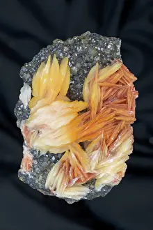 Barite: Barite (BaS04) on Cerrusite