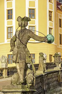 Hunter: Baroque statue of a hunter with dog in front of