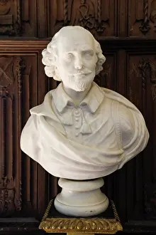 Statue: Basingstoke, England. Bust of William Shakespeare