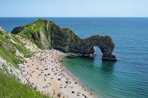 Devon: Bathing beach at the famous rock bridge Durdledo
