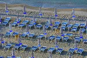 Salerno: Beach chairs and umbrellas on the beach at Vietri