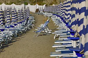 Salerno: Beach chairs and umbrellas on the beach at Vietri