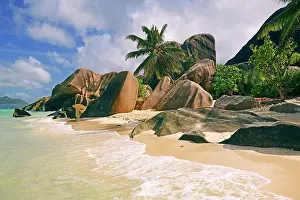 Destinations: Beach and granite rocks on the beach, Source d'Argent