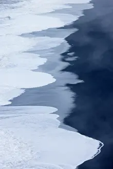 Waves: Beach Iceland