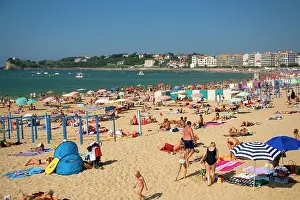 Frazier: Beach scene in the bay at Saint-Jean-de-Luz