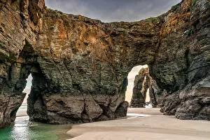 Bent: beautful sunrise at the Playa de las Catedrales