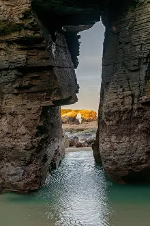 Bent: beautful sunrise at the Playa de las Catedrales