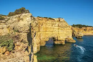 Algarve: Beautiful cliffs and rock formations by the Atlantic