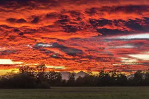 Silence: Beautiful glowing sky over the plain at sunset