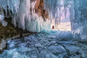 Mountaineer: Beautiful little ice cavern in frozen Khuvsgul lake