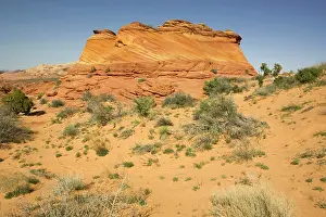 Buttes: Beautiful red and yellow striated Navajo sandstone