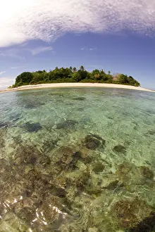 Lens: Beautiful small tropical island (Storm Island)