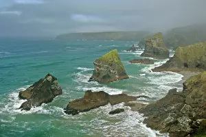 Bedruthan: Bedruthan Steps - overview over rugged coastline