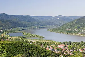 Bend: The bend of river Danube near Visegrad