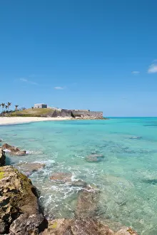 Gates: Bermuda. Gate's Bay (Saint Catherine's Beach)