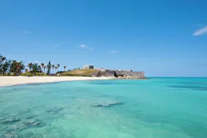 Gates: Bermuda. Gate's Bay (Saint Catherine's Beach)