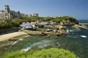 Sainte: Biarritz harbour and Sainte-Eug&, x9ba9;e church