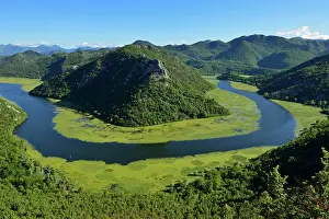 Skadar: Big bend of river Rijeka Crnojevica, Skadar Lake