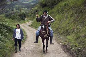 Monitoring: Biologist locating a Spectacled Bear at high altitude