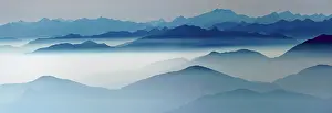 Monte: Blue graded mountain ranges in backlight, from Monte