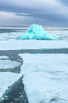 Strait: Blue iceberg drifting in Hinlopen Strait, Spitsbergen