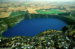 Gambier: Blue Lake.volcano extinct for 4800 years. Mount