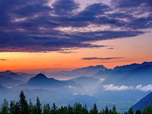 Hoher: Blue mountain silhouettes at sunrise, view over