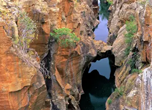 Blyde: Blyde River canyon - rock formations and stone bridge