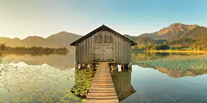 Kochel: Boat hut in Lake Kochel, Herzogstand and Heimgarten