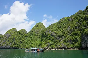 Trap: Boat against karst formation, Cat Ba national