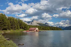 Boathouse: Boathouse at Maligne Lake