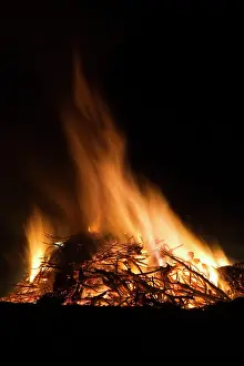Bonfire: Bonfire - tradition at Easter