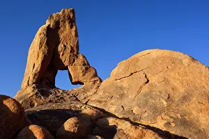 Countires: Boot Arch - red granite rock arch