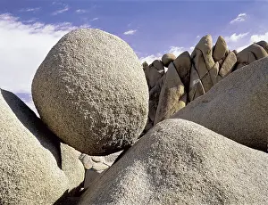 Jointing: Boulder in Joshua Tree National Park